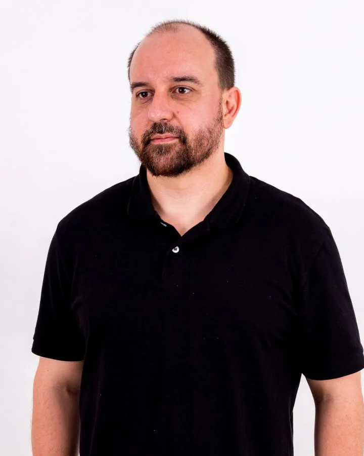 Rômulo Balga, fundador e empresário, em retrato profissional.